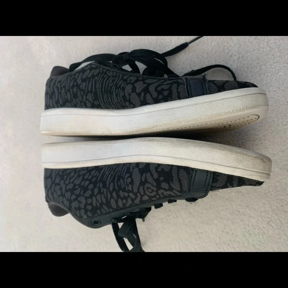 * 🔥HOST PICKS🔥* Adidas Cloudforam advantage shoes sneakers, printed, 5.5